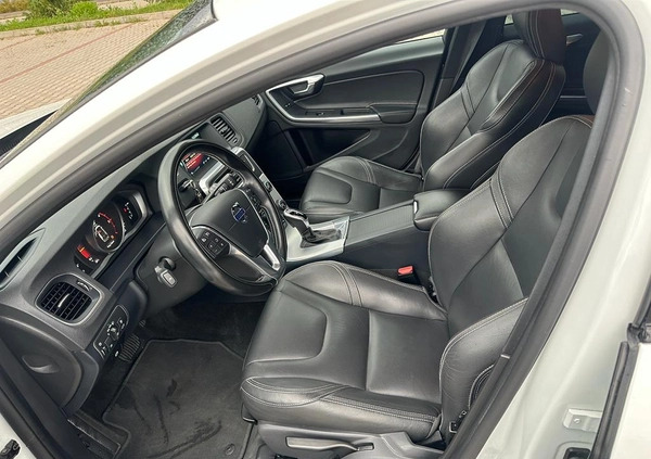 Volvo V60 cena 59800 przebieg: 182000, rok produkcji 2016 z Płock małe 781